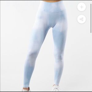 NWT Buffbunny Motion Leggings: Frost Bite